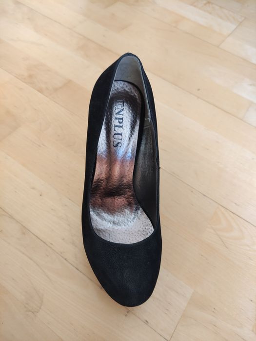 Szpilki piękne czarne na platformie nr 37