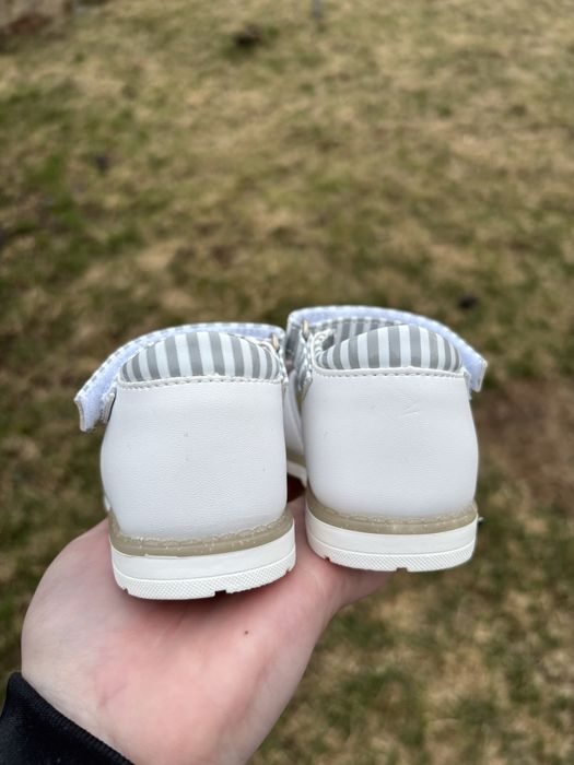 Босоніжки для дівчинки