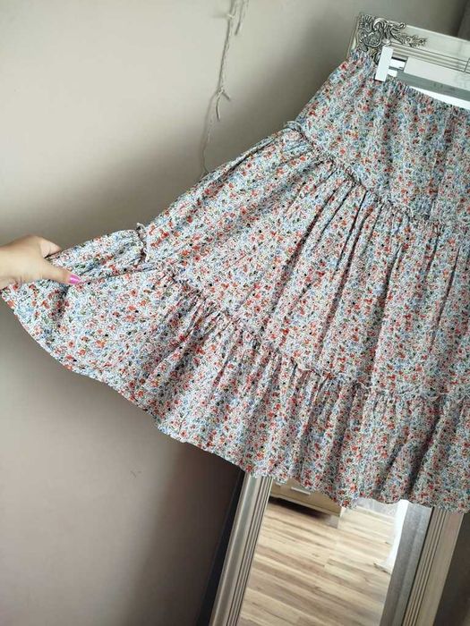 C&A pastelowa szeroka spódniczka midi w kwiaty