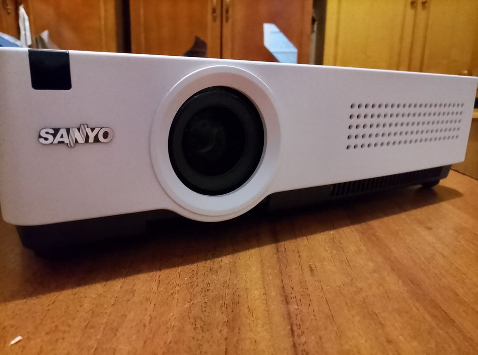 Проектор Sanyo PLC-XU3001