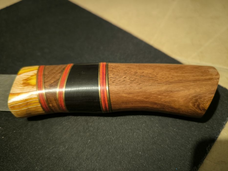 Faca artesanal em aço damasco