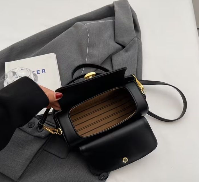 Елегантна  модна сумочка чорного кольору для леді