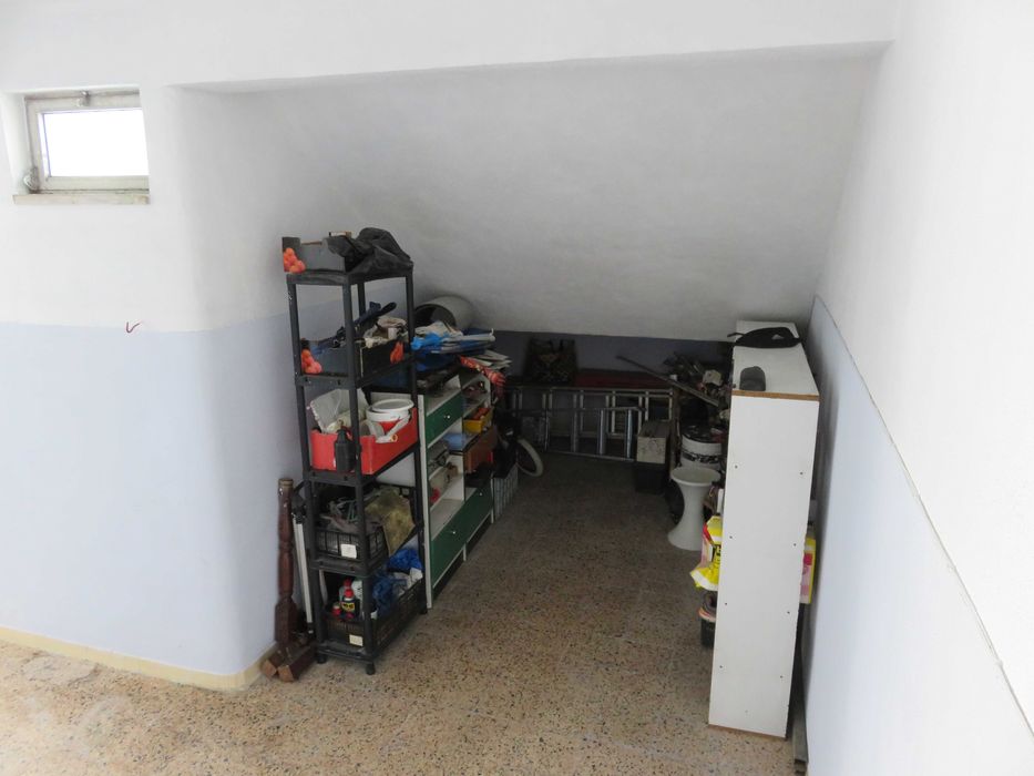 Garagem Box na Amora/Seixal junto à junta de freguesia de Amora