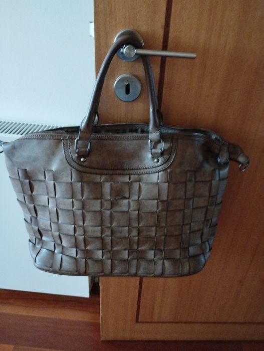 Malas de senhora.