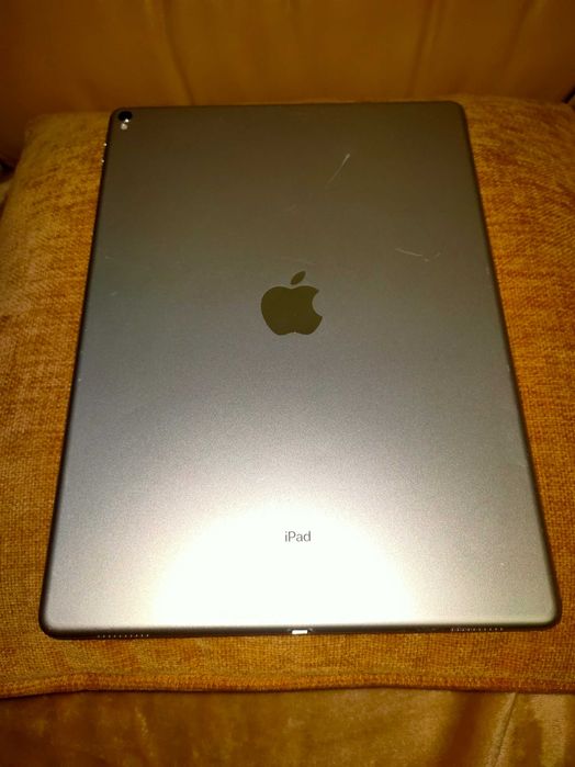 Ipad PRO 12.9 256 gb с чехлом и зарядкой!