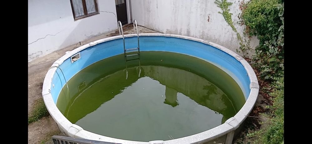 Tenho uma piscina para negociar...