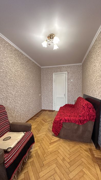 Продаж 2к в центрі міста неподалік Лебідь Плази.