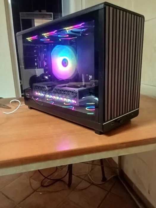 pc gaming - ryzen 7 7800X3D - RTX 5070 - 32GB - 1TB
