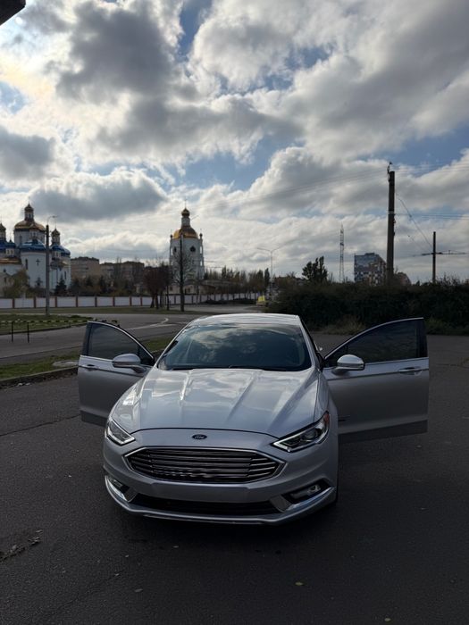 Ford Fusion 2017 plag-in hybrid
