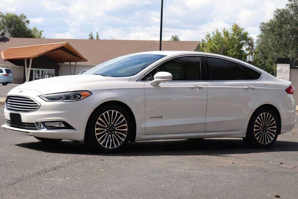 Ford Fusion hyb      2017