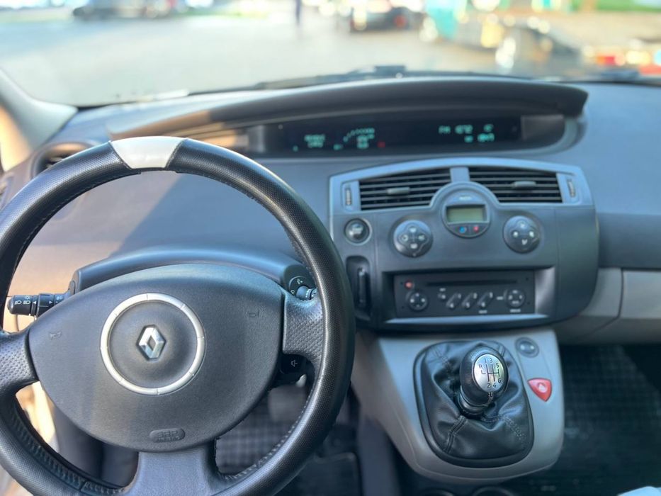 продам надійний сімейний автомобіль