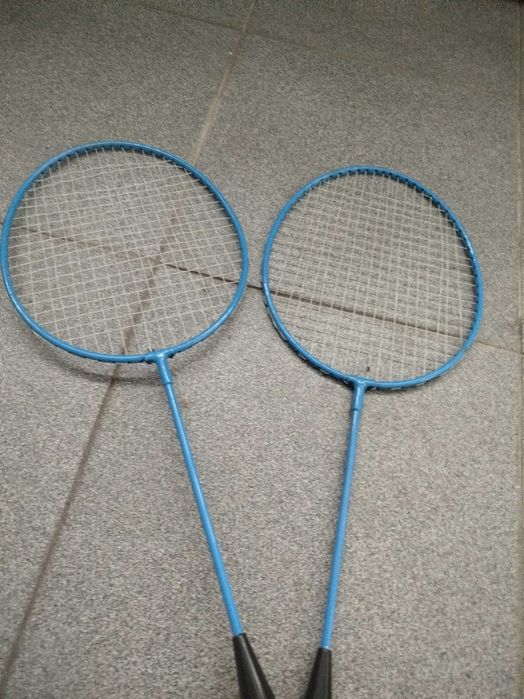 Raquetes de badminton.