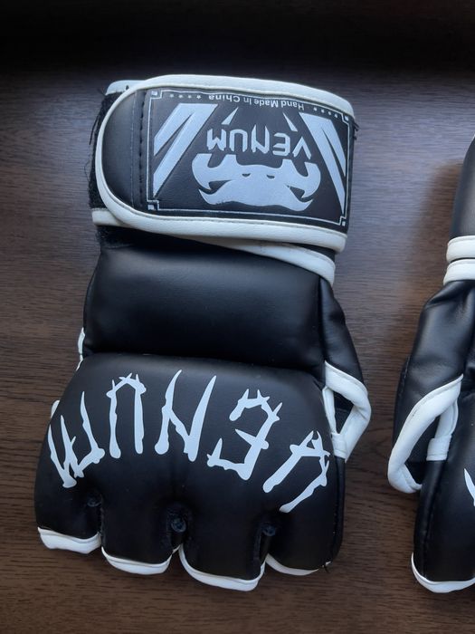 Шолом та рукавиці для ММА Venum ОПИС !