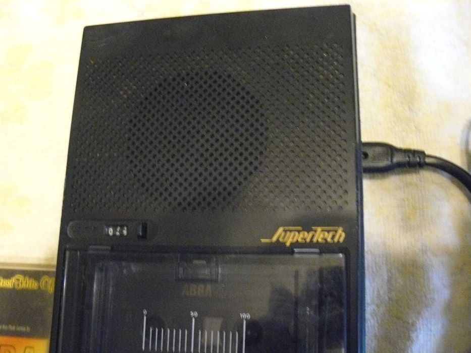 Magnetofon kasetowy niemieckiej firmy Supertech z przewodem zasil.