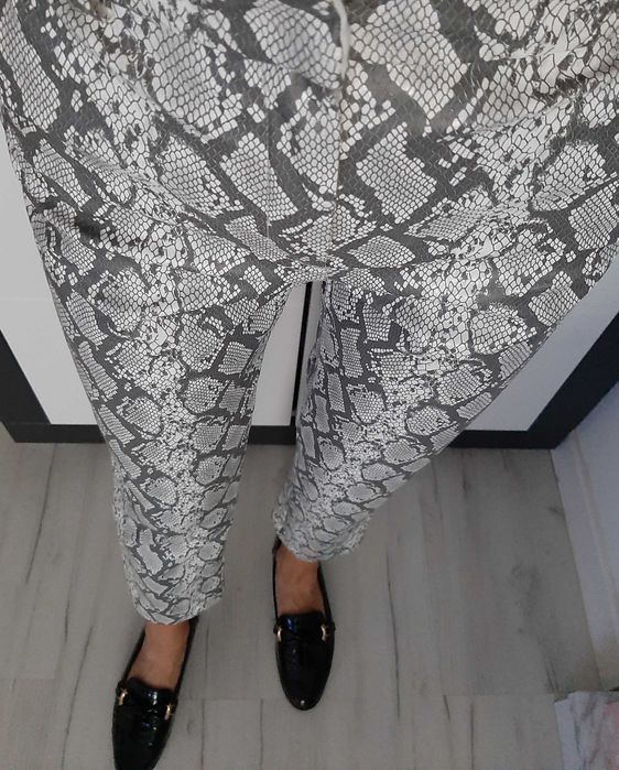 MONKI spodnie wysoki stan proste nogawki XXS 32