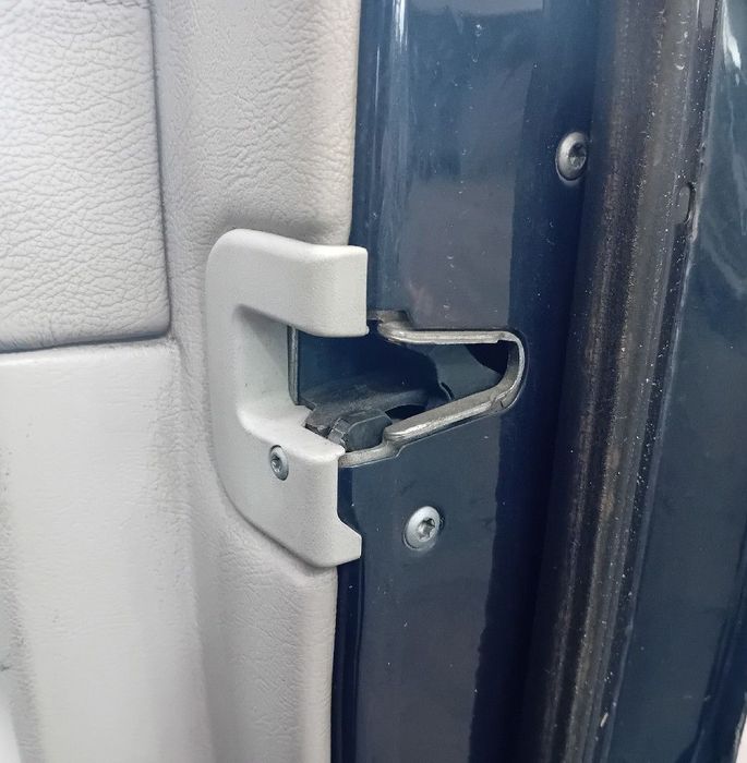 Fechadura / fecho porta frente direito MERCEDES-BENZ CLK (C208)