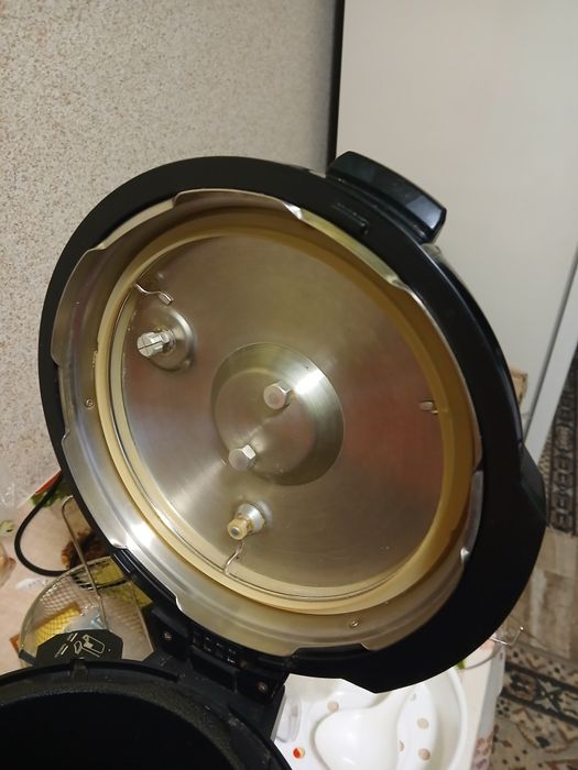 Продам мультіварку скороварку редмонд