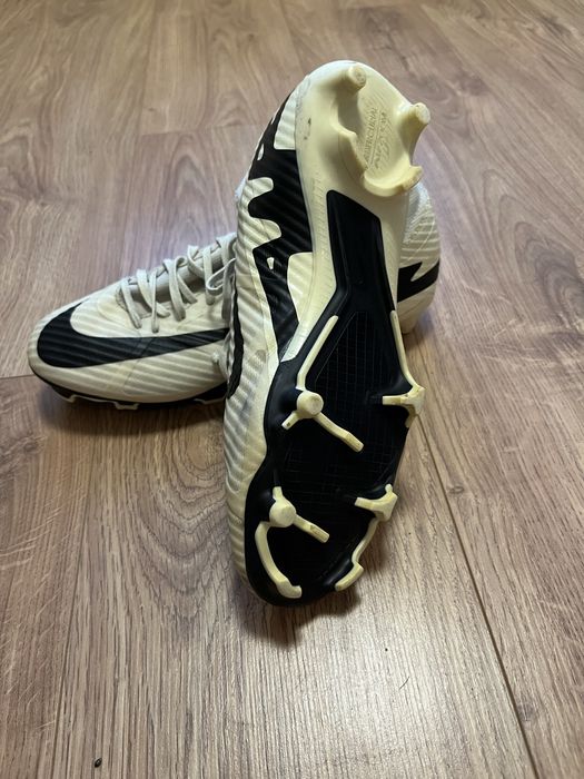 Korki żółto-czarne, nike