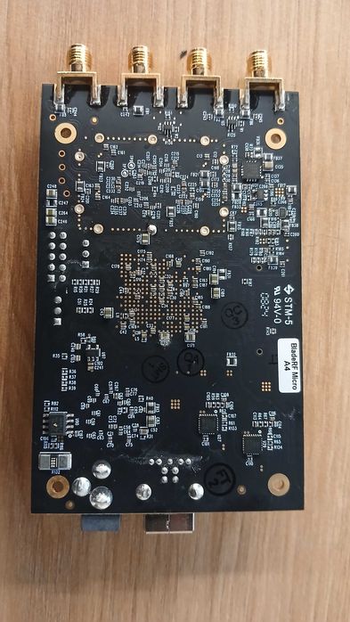 bladeRF 2.0 micro xA4 + 2 підсилювачі BT-200