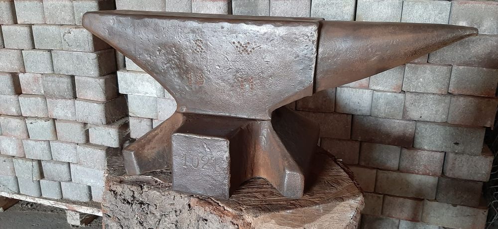 Kowadło kowalskie z zestawem