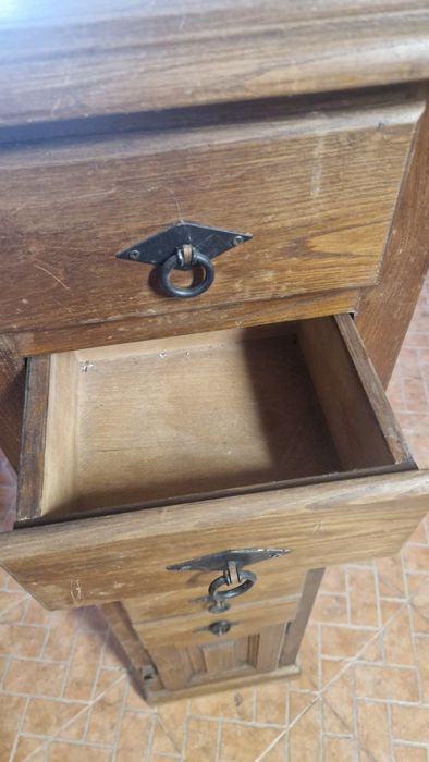 Móvel gavetas rústico