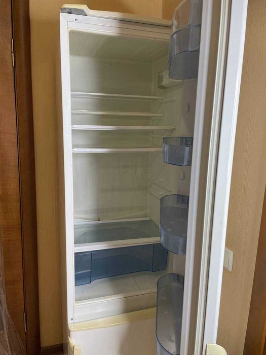 Узкий холодильник gorenje RK-41295 W шириной 54 см встроенный