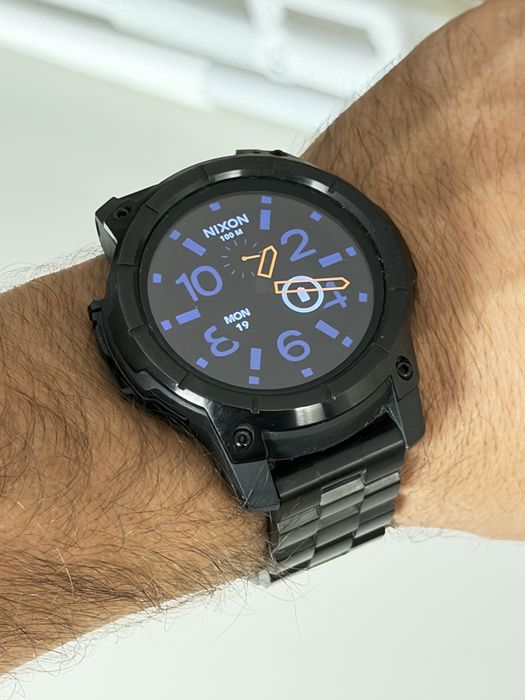 Smartwatch Nixon Mission