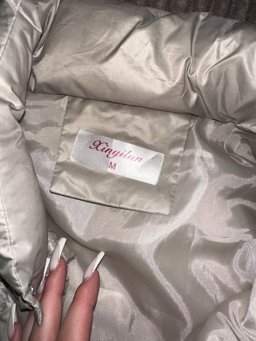 Жилетка осіння, одягала лише кілька разів. Стан майже новий.