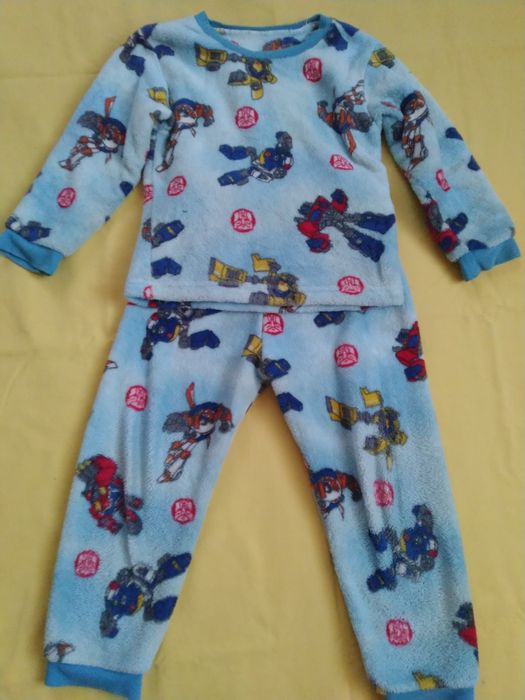 Піжама червона флісова.