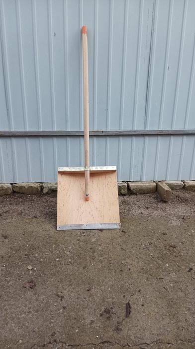 Деревянная лопата