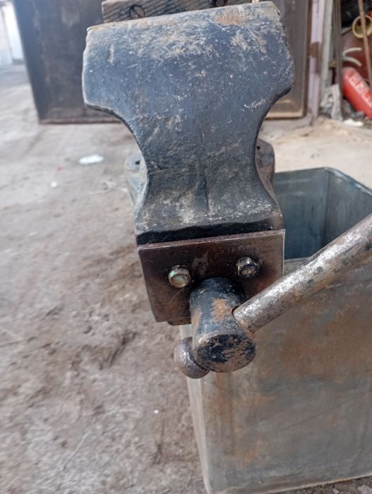 Тиски для гаража советский