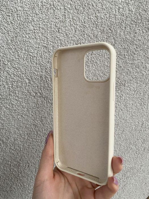 Etui na iPhone 12