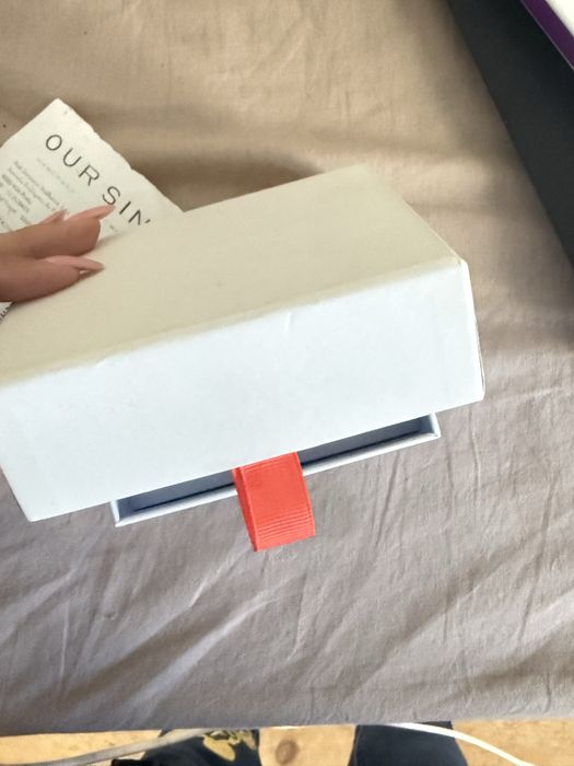 Conjunto de 2 anéis dourados NOVOS com CAIXA e FATURA