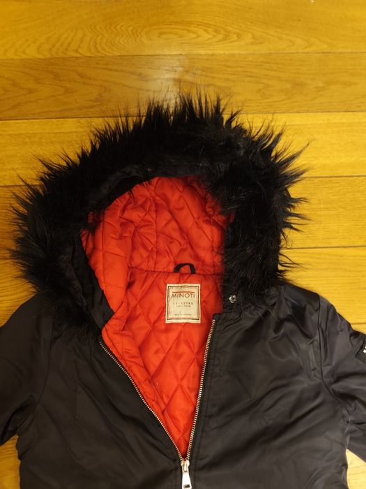 Kurtka czarna z kapturem dla dziewczynki 146-152