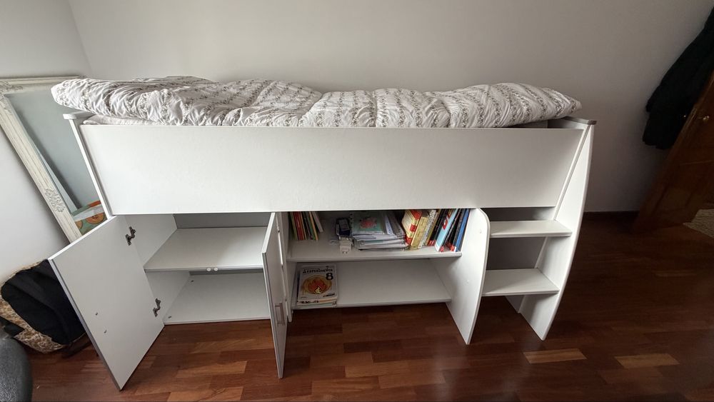 Cama com armário e arrumação NOVO!