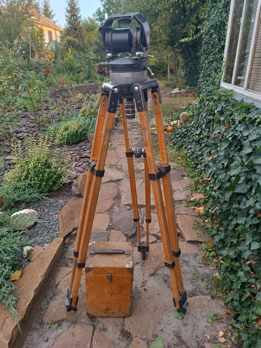 Штатив для кінокамери