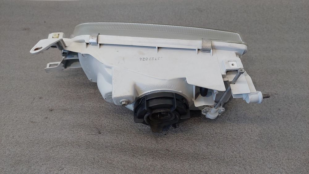 Ótica / farol direita TOYOTA Corolla Compact (_E10_)