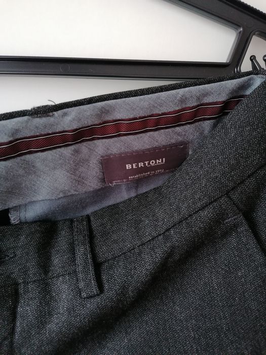 Szare grafitowe eleganckie spodnie męskie Bertoni rozmiar 31 32