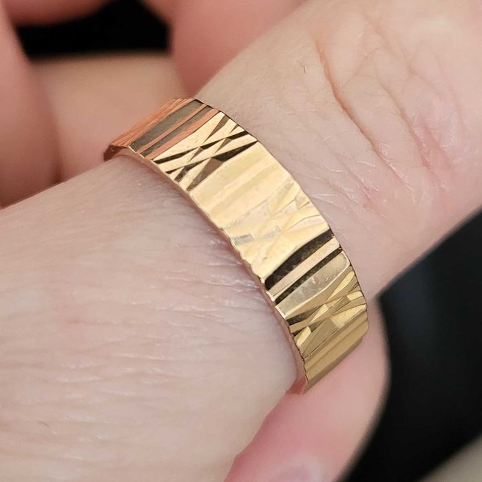 złoty pierścionek próby 585