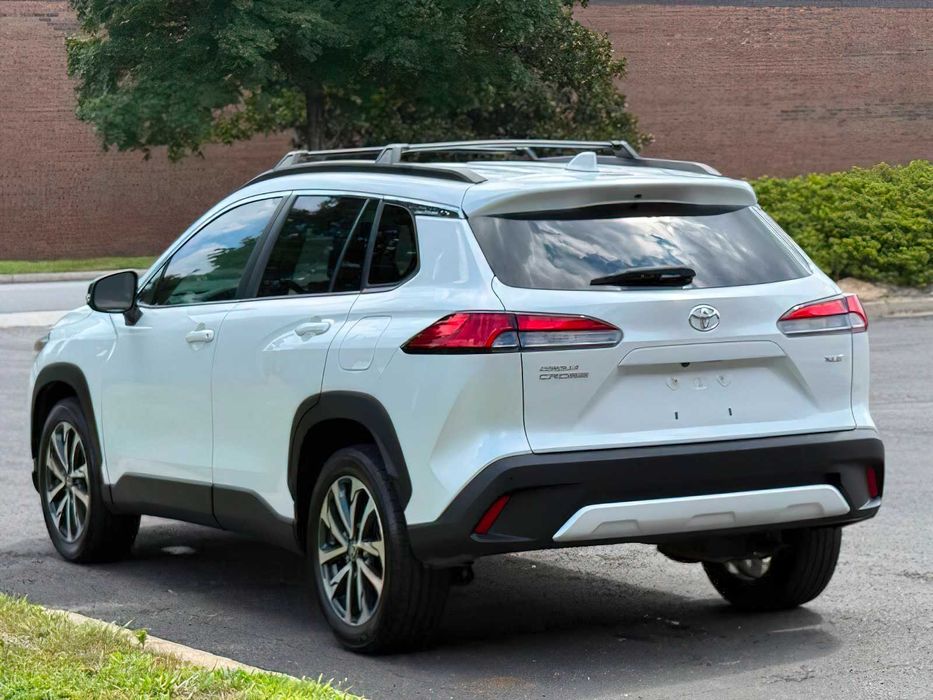 Toyota Corolla Cross XLE      2022