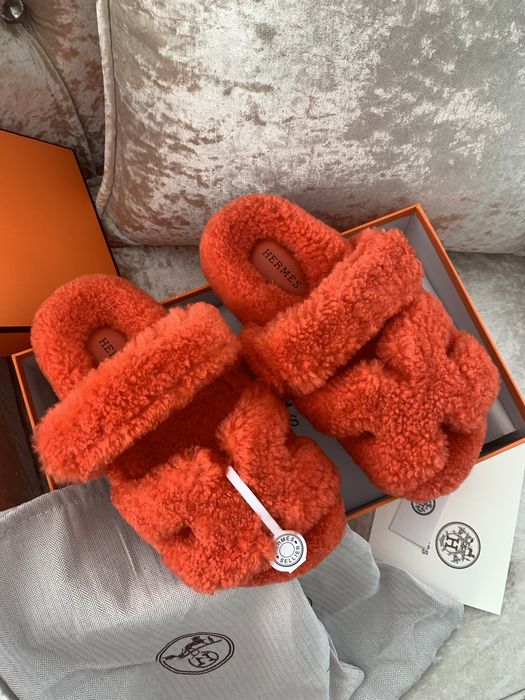 Меховые шлепанцы