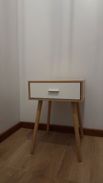 Mesa cabeceira Conforama