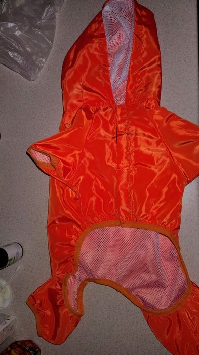Продам комбинезон, дождевик для собак