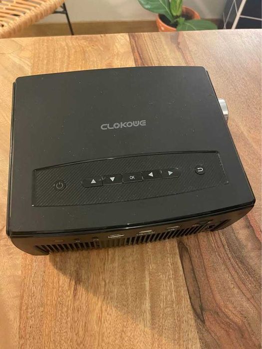 Projetor de vídeo 1080p com WiFi e Bluetooth - como novo