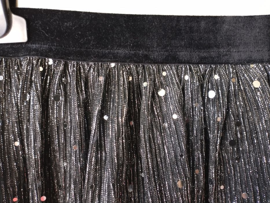 Piękna spódnica z błyszczącym tiulem w gumkę Sinsay na 134