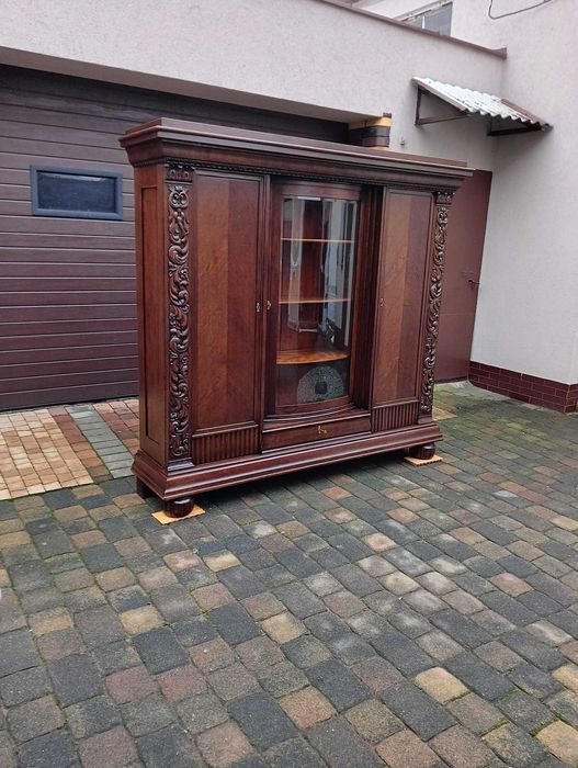 Biblioteka antyk zdobiony gabinet po renowacji