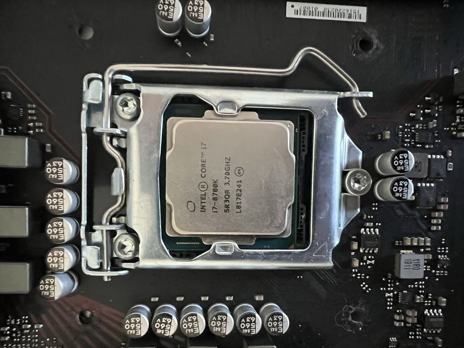 I7-8700K + Z370 Gaming plus