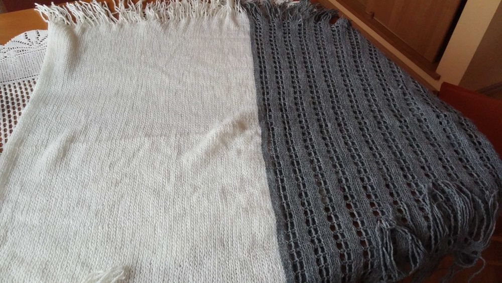 Świetny ciepły szal typu komin - biało-popielaty !!