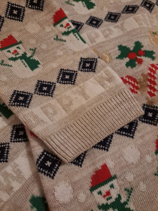 Продам светри  новорічні