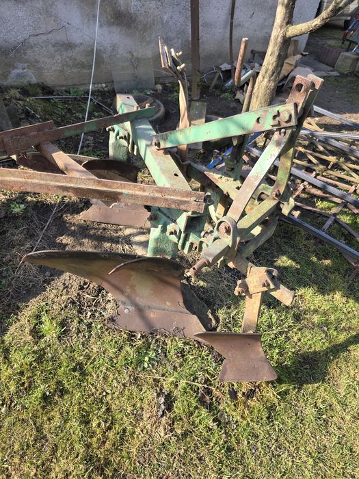 Навісне плуг та культиватор